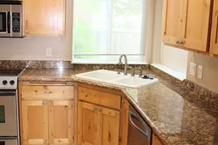 871 Marshall Ave, Medford, OR 97501 - Photo 9