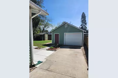 1011 SW I Street, Grants Pass, OR 97526 - Photo 9