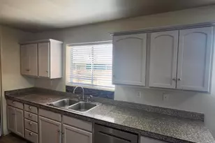 1011 SW I St, Grants Pass, OR 97526 - Photo 27