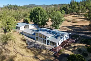 461 Sawyer Rd, Shady Cove, OR 97539 - Photo 1