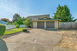 2430 Winslow Park Cir, Medford, OR 97504 - Photo 3