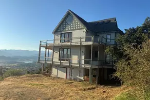 448 Timberlake Dr, Ashland, OR 97520 - Photo 3