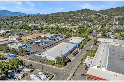 1990 NW Washington Boulevard, Grants Pass, OR 97526 - Photo 11