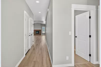 3719 Carlin Drive, Medford, OR 97504 - Photo 3