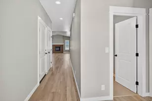 3719 Carlin Dr, Medford, OR 97504 - Photo 3