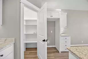 3719 Carlin Dr, Medford, OR 97504 - Photo 17