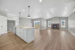 3719 Carlin Dr, Medford, OR 97504 - Photo 9