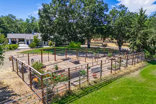 700 Rogue Wood Dr, White City, OR 97503 - Photo 51