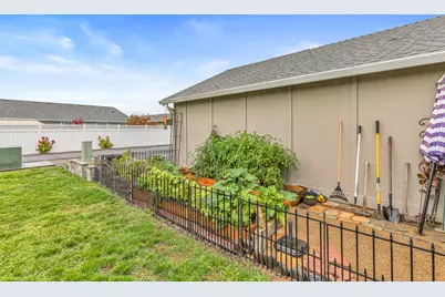 327 Brookhaven Drive, Central Point, OR 97502 - Photo 19