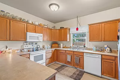 327 Brookhaven Drive, Central Point, OR 97502 - Photo 11