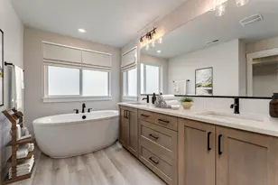 60858 SE Barstow Pl, Bend, OR 97702 - Photo 9