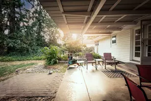 811 NE Clyde Pl, Grants Pass, OR 97526 - Photo 31