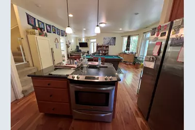 253 SW Central Avenue, Grants Pass, OR 97526 - Photo 15