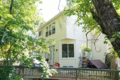 253 SW Central Avenue, Grants Pass, OR 97526 - Photo 3