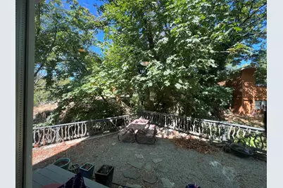 253 SW Central Avenue, Grants Pass, OR 97526 - Photo 9
