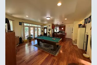 253 SW Central Avenue, Grants Pass, OR 97526 - Photo 13