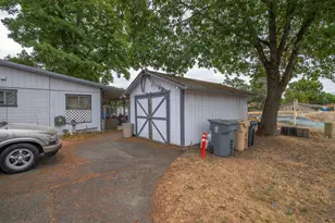 927 SW L St, Grants Pass, OR 97526 - Photo 9