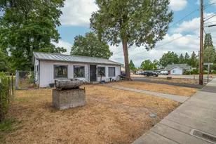 927 SW L St, Grants Pass, OR 97526 - Photo 3