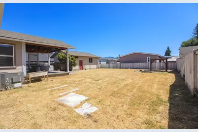 142 SW Jenn Way, Grants Pass, OR 97527 - Photo 23