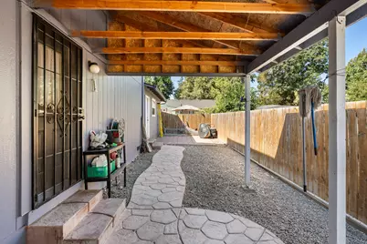 400 W 5th Street, Phoenix, OR 97535 - Photo 9