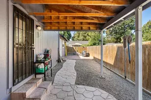 400 W 5th St, Phoenix, OR 97535 - Photo 9