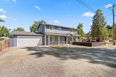 400 W 5th Street, Phoenix, OR 97535 - Photo 1