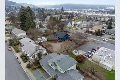 858 NE A Street, Grants Pass, OR 97526 - Photo 33