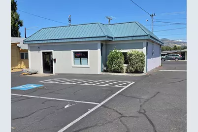 844 S Riverside Avenue, Medford, OR 97501 - Photo 1