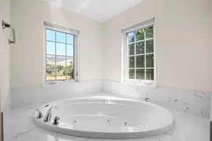 369 Meadow Dr, Ashland, OR 97520 - Photo 23