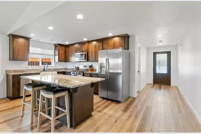 700 Nottingham Terrace, Eagle Point, OR 97524 - Photo 3