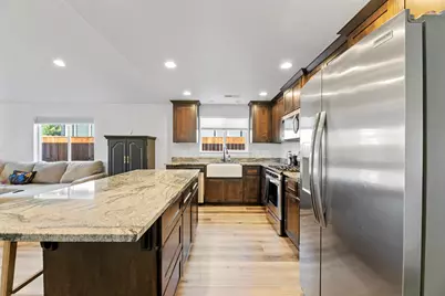 700 Nottingham Terrace, Eagle Point, OR 97524 - Photo 5