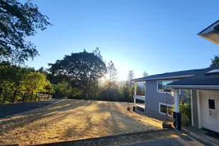 484 Shadow Hills Dr, Grants Pass, OR 97526 - Photo 5