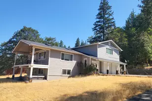 484 Shadow Hills Dr, Grants Pass, OR 97526 - Photo 3