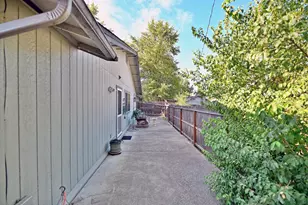 1211 Locust St, Medford, OR 97501 - Photo 41