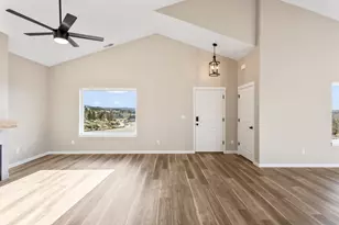 1050 SE Clover Ln, Madras, OR 97741 - Photo 3