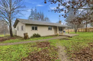 643 Covered Bridge Rd, Rogue River, OR 97537 - Photo 5