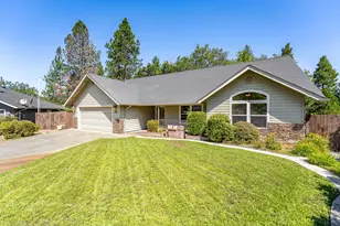 214 SE Sapphire Ct, Grants Pass, OR 97527 - Photo 3