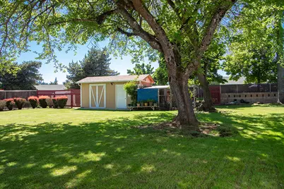 1195 E Park Street, Grants Pass, OR 97527 - Photo 17