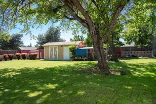 1195 E Park St, Grants Pass, OR 97527 - Photo 17