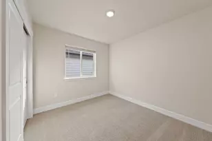 4046 SW Obsidian Ave, Redmond, OR 97756 - Photo 9