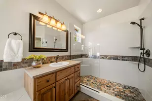 205 Vista Rim Dr, Redmond, OR 97756 - Photo 41