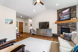 205 Vista Rim Dr, Redmond, OR 97756 - Photo 9