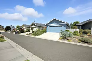 1167 Boulder Ridge St, Central Point, OR 97502 - Photo 9