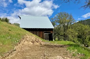 6585 Little Applegate Rd, Jacksonville, OR 97530 - Photo 35