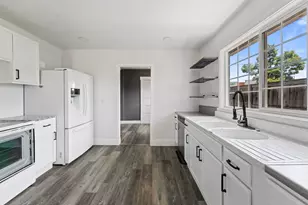 1916 Elm Ave, Medford, OR 97501 - Photo 7