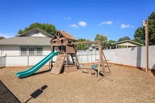 633 E Archwood Dr, Eagle Point, OR 97524 - Photo 33