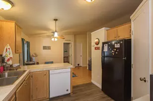 633 E Archwood Dr, Eagle Point, OR 97524 - Photo 13