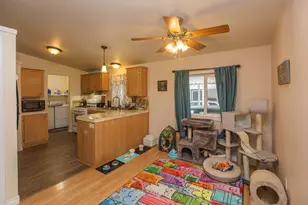 633 E Archwood Dr, Eagle Point, OR 97524 - Photo 9