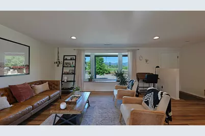 2027 Fairlane Drive, Medford, OR 97501 - Photo 5