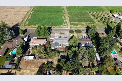 2027 Fairlane Drive, Medford, OR 97501 - Photo 41